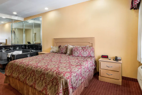 Rodeway Inn & Suites