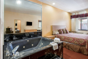 Rodeway Inn & Suites