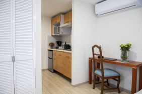 Day room with work station and coffee station at Suites Coben.