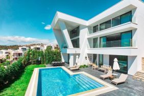 Luxurious outdoor pool at Le Méridien Bodrum Beach Resort.