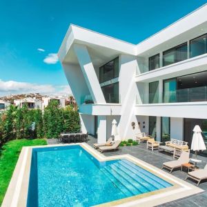 Luxurious outdoor pool at Le Méridien Bodrum Beach Resort.