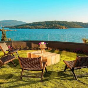 Seating area with sea view at Le Méridien Bodrum Beach Resort.