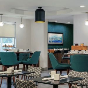 Hotel bar and lounge area at Four Points By Sheraton Fort Lauderdale Airport - Dania Beach.