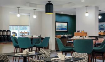 Hotel bar and lounge area at Four Points By Sheraton Fort Lauderdale Airport - Dania Beach.