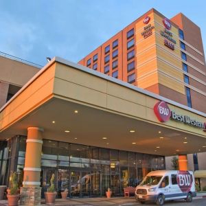 Hotel exterior and parking at Best Western Plus Hotel & Conference Center.