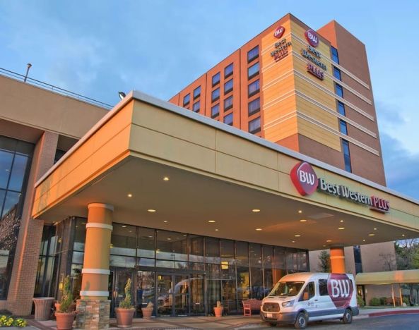 Hotel exterior and parking at Best Western Plus Hotel & Conference Center.