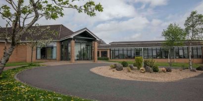 Hotel entrance and parking at DoubleTree By Hilton Glasgow Westerwood.