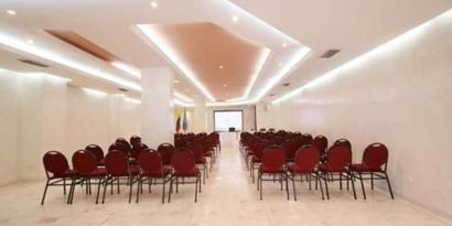 Professional meeting room at Hotel Intersuites.