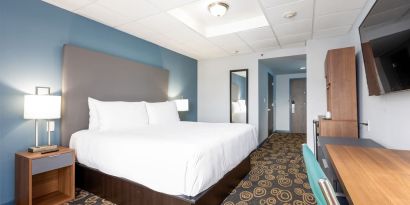 Day use room with TV at Regency Miami Airport By Sonesta.