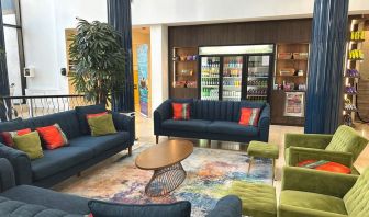 Lobby and lounge at Regency Miami Airport By Sonesta.