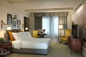 King room with natural light at InterContinental New York Barclay.