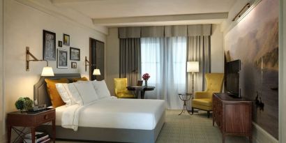 King room with natural light at InterContinental New York Barclay.