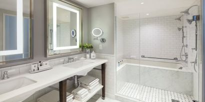 Guest bathroom with shower at InterContinental New York Barclay.