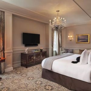 Romantic king room with TV at InterContinental New York Barclay.