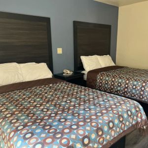 Two queen beds at Economy Inn, Fresno.