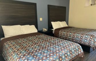 Two queen beds at Economy Inn, Fresno.