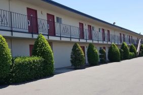 Hotel exterior at Economy Inn, Fresno.