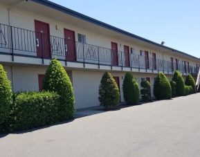 Hotel exterior at Economy Inn, Fresno.