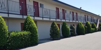 Hotel exterior at Economy Inn, Fresno.