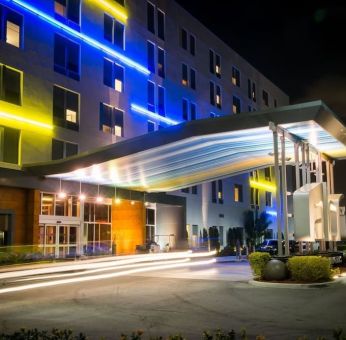 Hotel entrance at Aloft Miami Doral.
