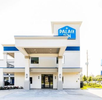 Hotel exterior by day at Palace Inn Blue Copperfield.