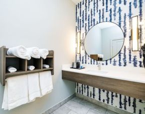 Guest bathroom with shower at Palace Inn Blue Copperfield.