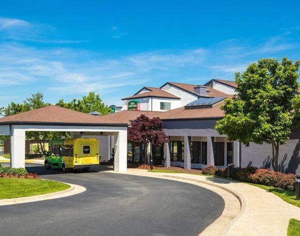 Hotel exterior at Courtyard Dulles Airport Chantilly.