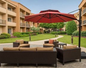 Outdoor seating area at Courtyard Dulles Airport Chantilly.