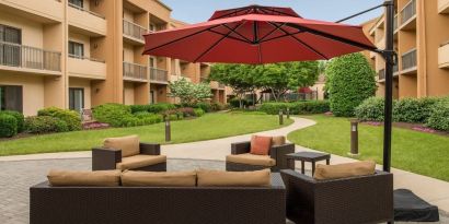 Outdoor seating area at Courtyard Dulles Airport Chantilly.