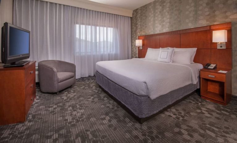 Romantic king room with TV at Courtyard Dulles Airport Chantilly.