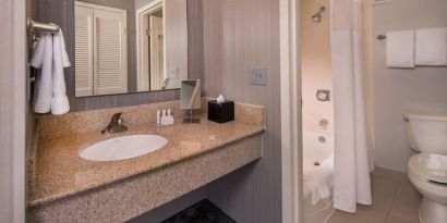 Guest bathroom with shower at Courtyard Dulles Airport Chantilly.