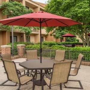 Outdoor terrace and seating at Courtyard Dulles Airport Chantilly.