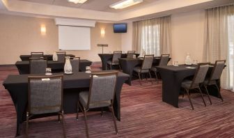 Conference room at Courtyard Dulles Airport Chantilly.