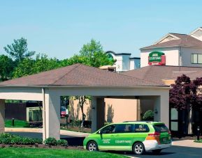 Hotel exterior and parking at Courtyard Dulles Airport Chantilly.