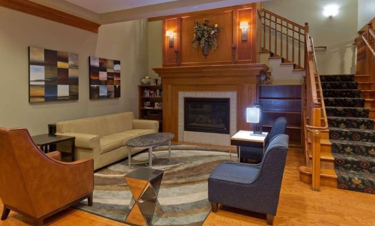 Lounge and lobby area at Country Inn & Suites By Radisson, BWI Airport.