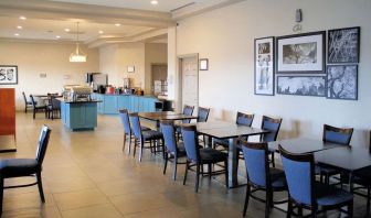 Dining room at Country Inn & Suites By Radisson, BWI Airport.