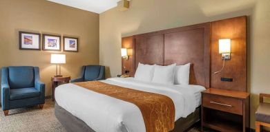 Romantic king room at Comfort Suites Baymeadows Near Butler Blvd.