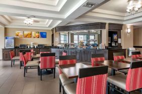 Dining room at Comfort Suites Baymeadows Near Butler Blvd.