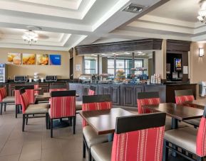 Dining room at Comfort Suites Baymeadows Near Butler Blvd.