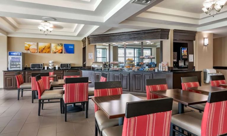 Dining room at Comfort Suites Baymeadows Near Butler Blvd.