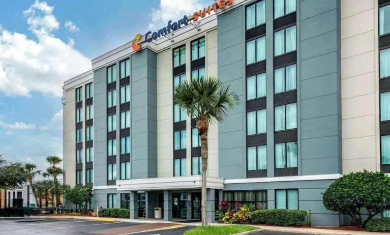 Parking available at Comfort Suites Baymeadows Near Butler Blvd.