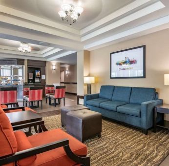 Lounge and lobby at Comfort Suites Baymeadows Near Butler Blvd.