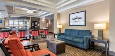 Lounge and lobby at Comfort Suites Baymeadows Near Butler Blvd.