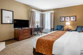 Day use room with TV at Comfort Suites Baymeadows Near Butler Blvd.