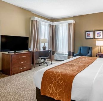 Day use room with TV at Comfort Suites Baymeadows Near Butler Blvd.