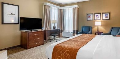 Day use room with TV at Comfort Suites Baymeadows Near Butler Blvd.