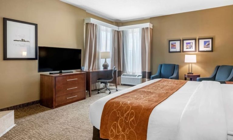 Day use room with TV at Comfort Suites Baymeadows Near Butler Blvd.