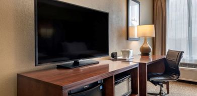 Day room with TV and work station at Comfort Suites Baymeadows Near Butler Blvd.