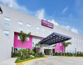 City Express Suites by Marriott Silao Aeropuerto, Silao