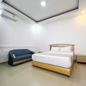 Spacious day use room at Hotel Barranquilla Prado.